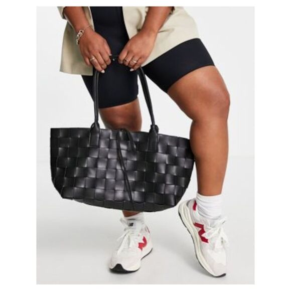STEVE MADDEN Handbags - NWT STEVE MADDEN Women's Black Faux Leather Zip Pouch Tote Handbag Purse